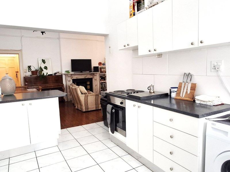 Exceptional 2 X 4-Bedroom Victorian Investment Portfolio – Fully Let, High-Yielding, Prime UCT Location - Photo 4