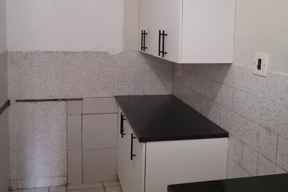 Your Ideal Home: 2.5 Beds, Secure Parking, and More! - Photo 5