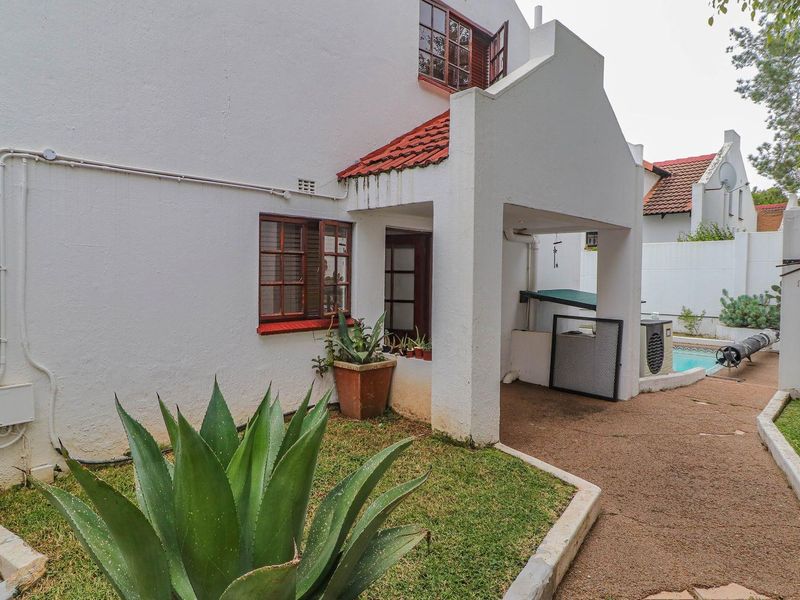 3 Bedroom Townhouse in the Heart of Bryanston - Photo 4