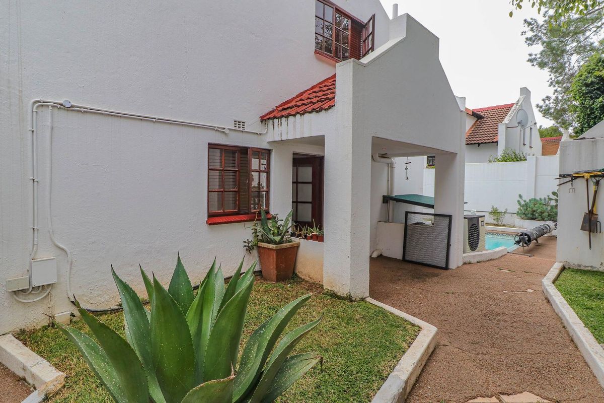3 Bedroom Townhouse in the Heart of Bryanston - Photo 4