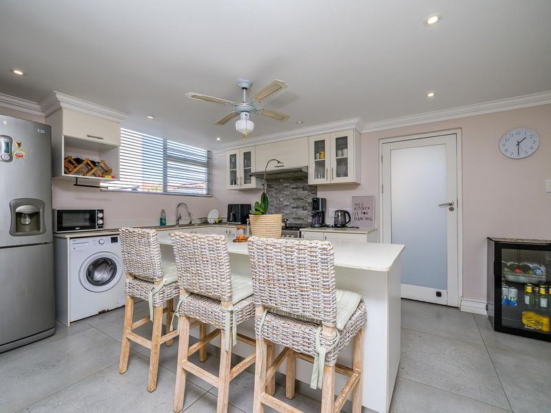 Hendra Estates -NEW ON THE MARKET! Stunning, Pet-Friendly Townhouse For Sale In Prime Umhlanga - Photo 7