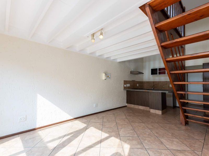 TOP FLOOR LOFT APARTMENT, BOASTING LOADS OF NAURAL LIGHT AND IN A FANTASTIC LOCATION - Photo 9