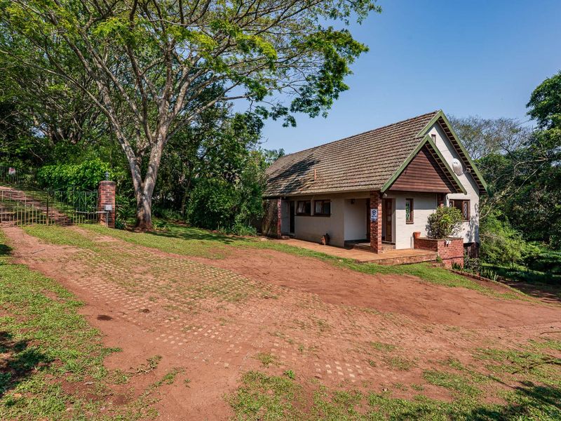 CHARACTER FILLED FAMILY HOME TUCKED AWAY IN A LUSH GARDEN - Photo 4