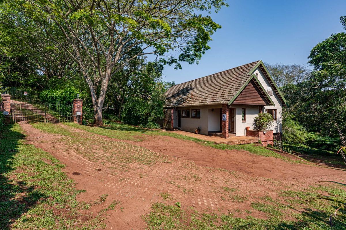 CHARACTER FILLED FAMILY HOME TUCKED AWAY IN A LUSH GARDEN - Photo 4