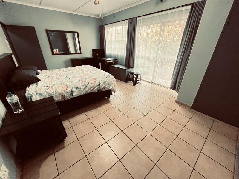 Spacious 4-Bedroom Home Near Top Schools & Malls! - Photo 9