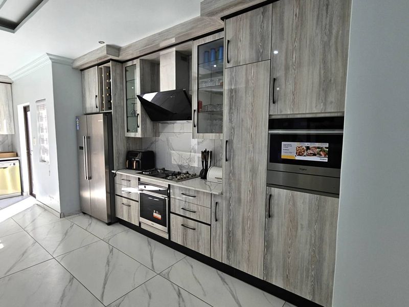 3 Bedroom Luxury Family Home In Estate d Afrique - Photo 7