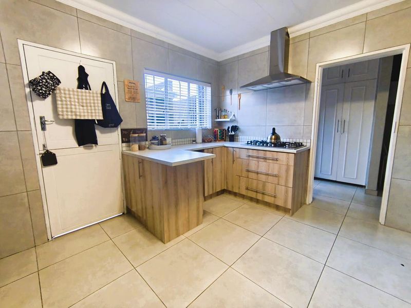 3 Bedroom Townhouse for Sale in Brackenhurst - Photo 8