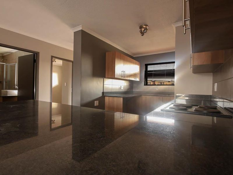 2 bedrooms Apartment in ECO PARK 50% off first months rent - Limited-Time Offer!" - Photo 5