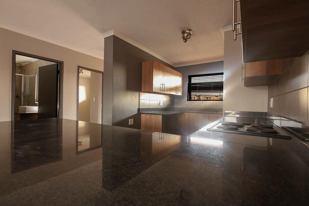 2 bedrooms Apartment in ECO PARK 50% off first months rent - Limited-Time Offer!" - Photo 5