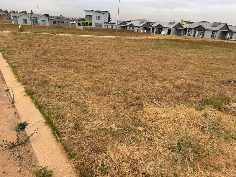 A blank canvas awaits you! - Photo 2