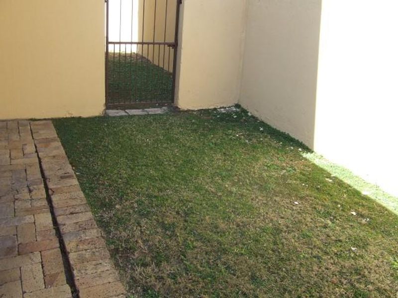 2 Bedroom Townhouse For Sale - Photo 4