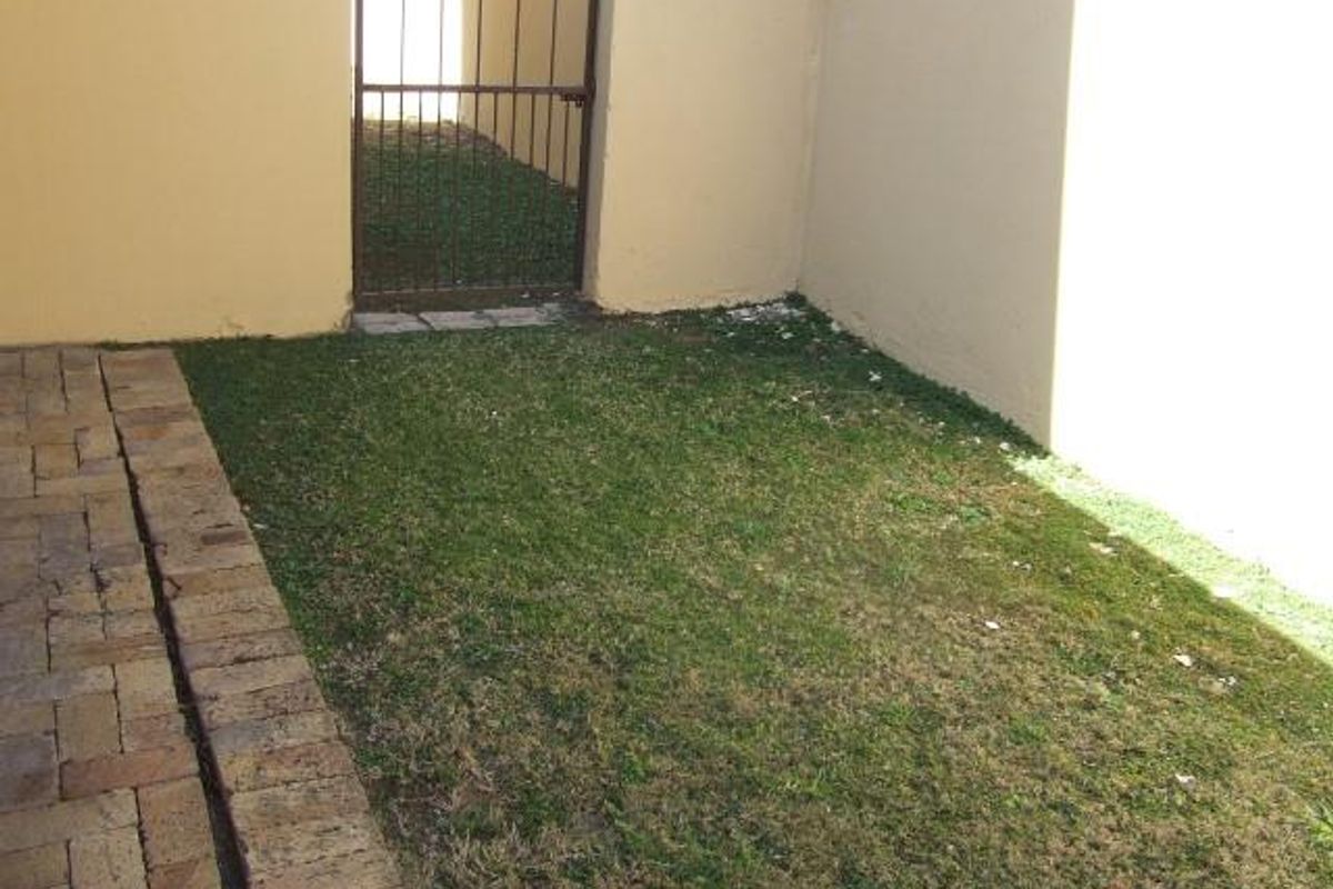 2 Bedroom Townhouse For Sale - Photo 4