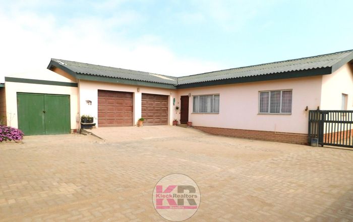 Property #2556896, House For Sale in Henties Bay Central