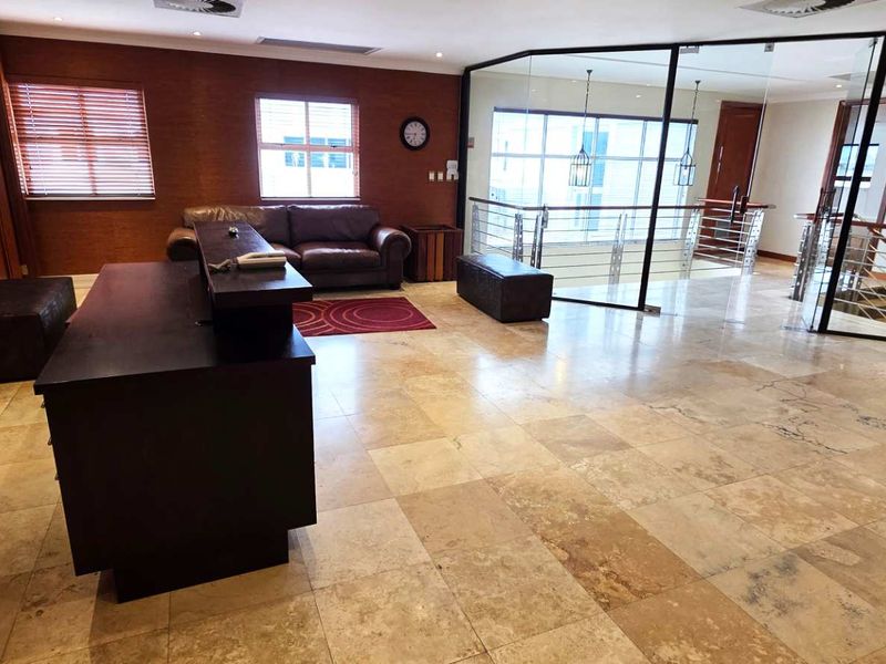 Stunning and Luxurious First Floor Office in Secure Estate - Photo 4