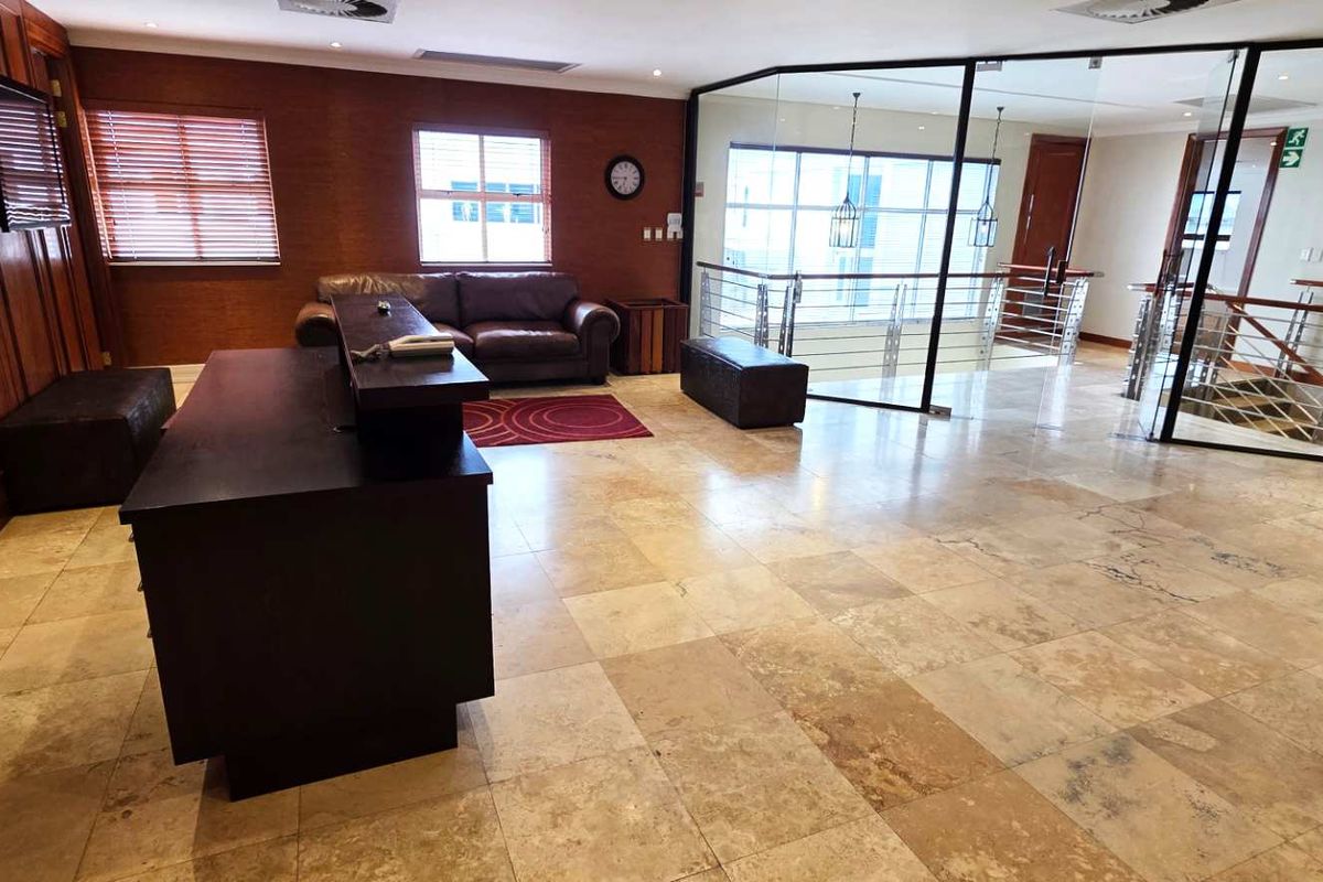 Stunning and Luxurious First Floor Office in Secure Estate - Photo 4