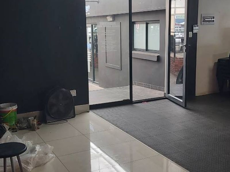 Mixed use Premises to let on Main Road Walmer. - Photo 4