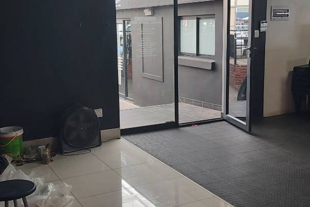 Mixed use Premises to let on Main Road Walmer. - Photo 4