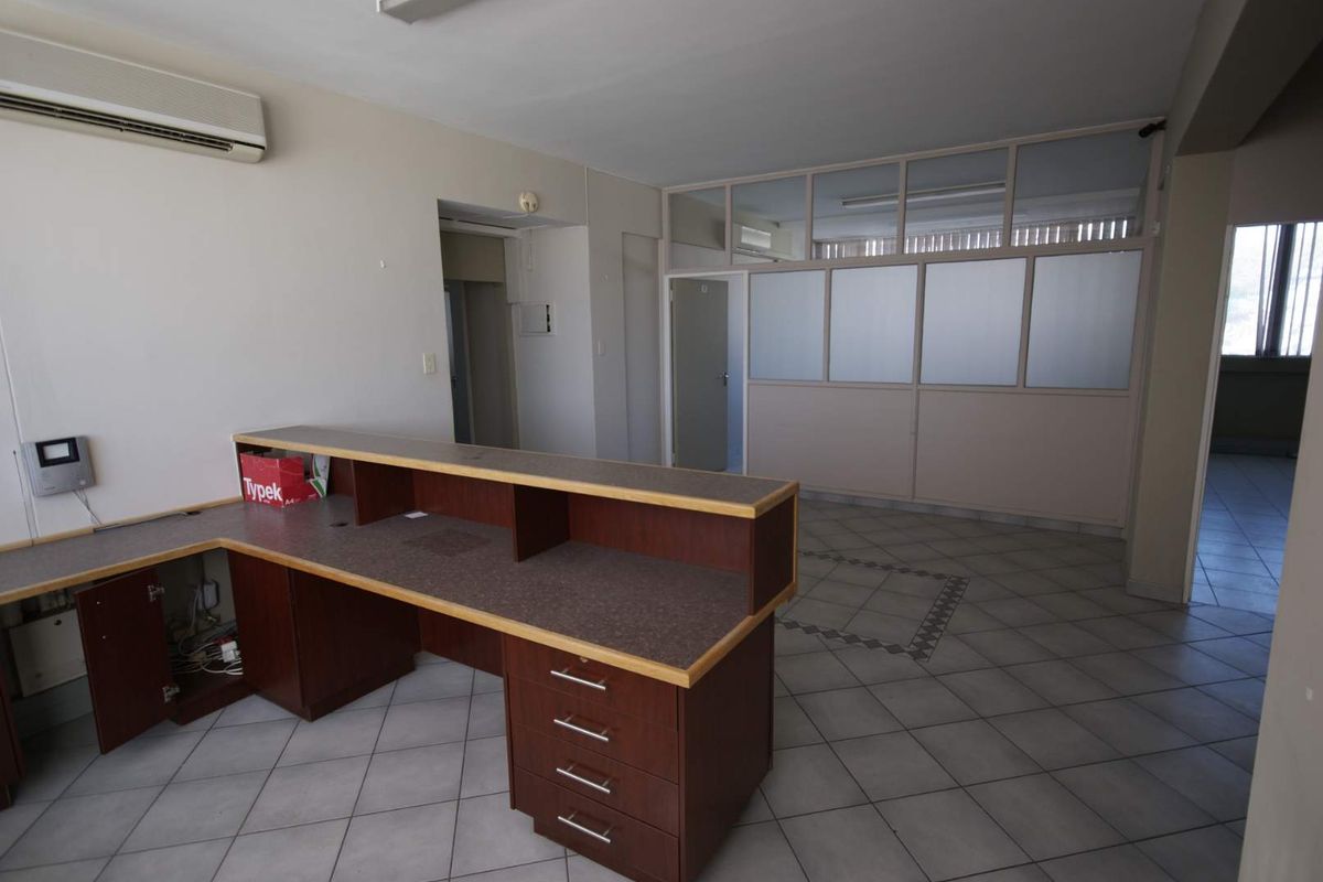 Spacious Office Accommodation - Photo 4