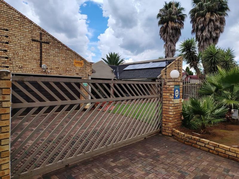 Energy-efficient Home For Sale in Vanderbijlpark SE6 - Photo 2