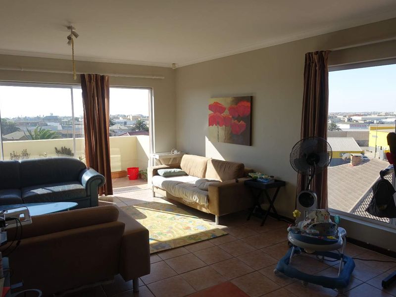 APARTMENT ON TOP FLOOR WITH BALCONY - Photo 2