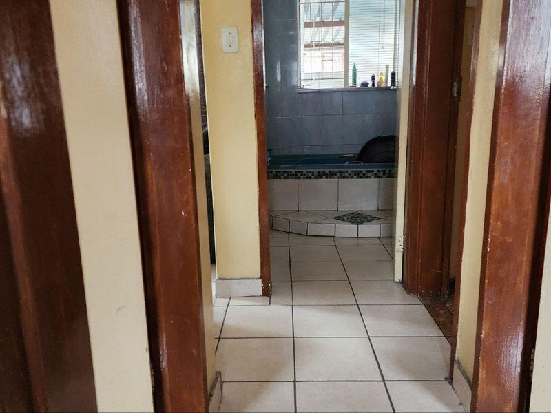 Affordable 3 bedroom with Room to Transform - Photo 6