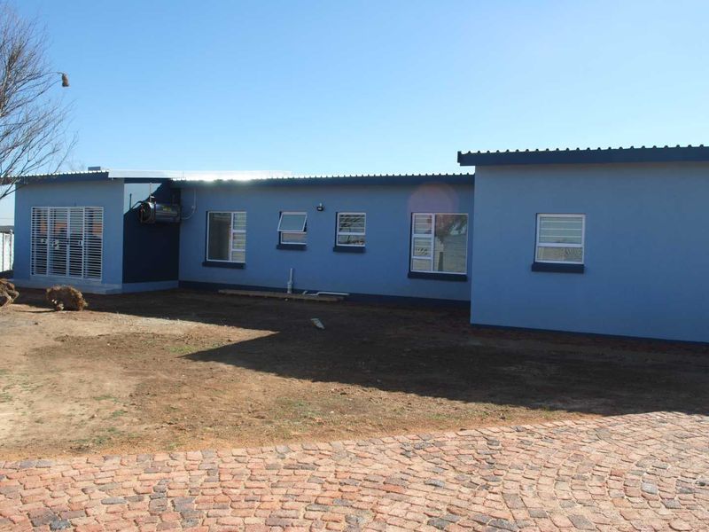 Newly Built this Lovely, Modern, Immaculate spacious Family home - Photo 3