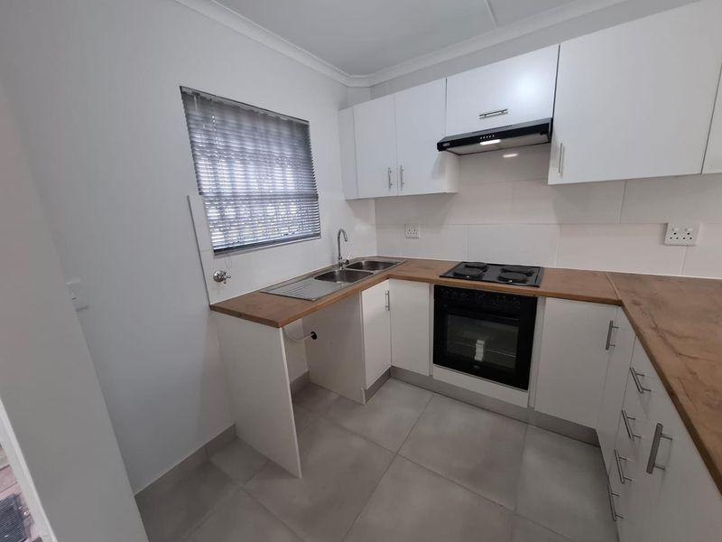 Renovated 2 bedroom apartment with garden - Photo 3