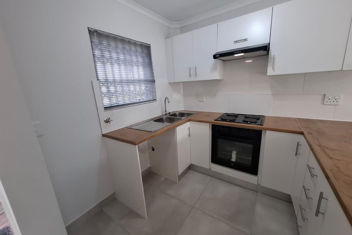 Renovated 2 bedroom apartment with garden - Photo 3