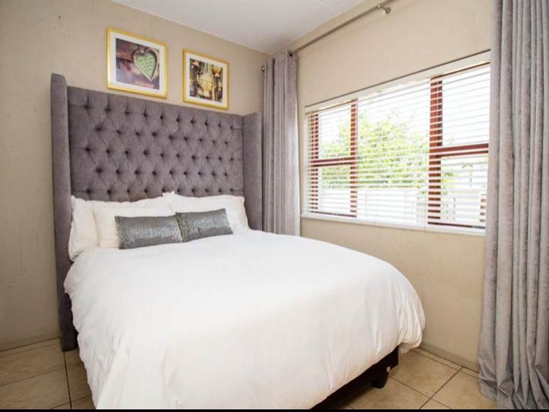 Fully Furnished 2 Bedroom Apartment - Photo 10