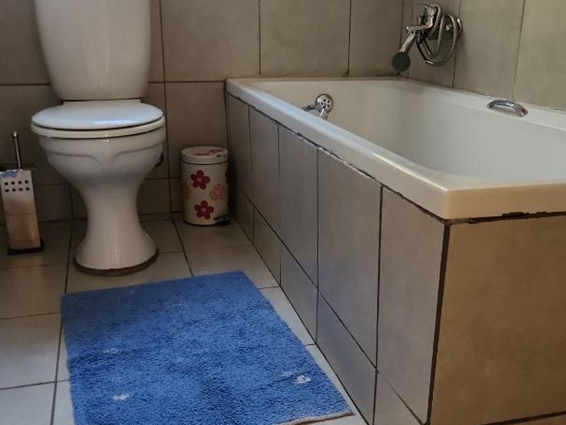 3 Bedroom House For Sale in Heatherview - Photo 8