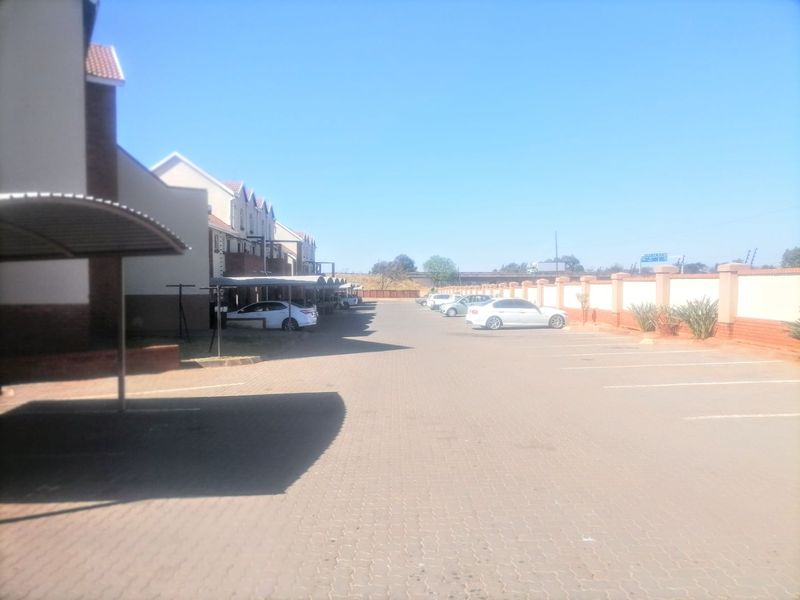 **Charming 2-Bedroom Home in Akasia** - Photo 6