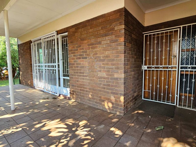 Huge House with Offices For Sale - Photo 5