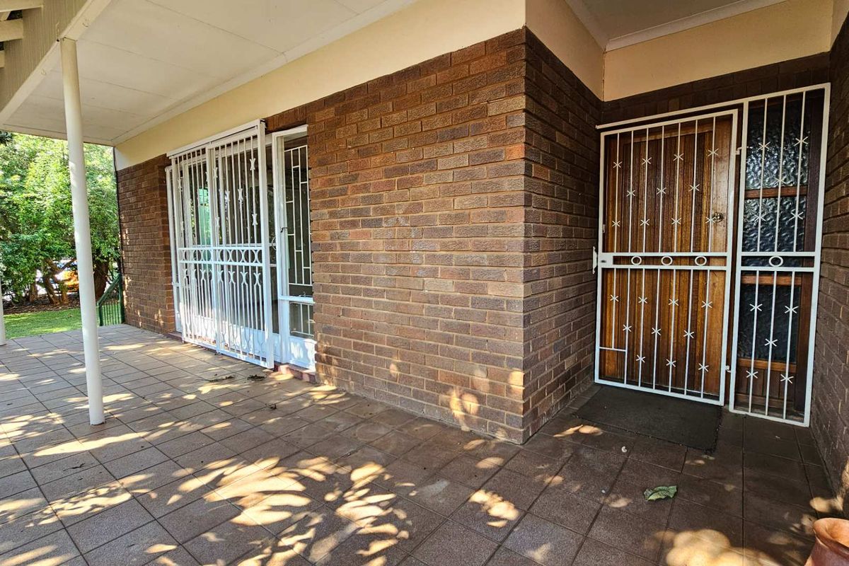 Huge House with Offices For Sale - Photo 5