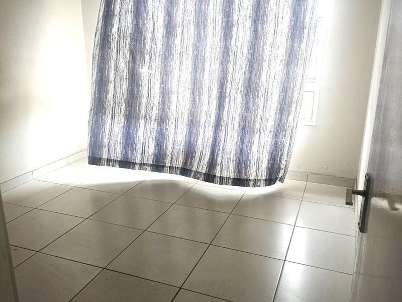 Cozy two-bedroom second floor apartment for sale in Kleinfontein Lake, Benoni - Photo 6