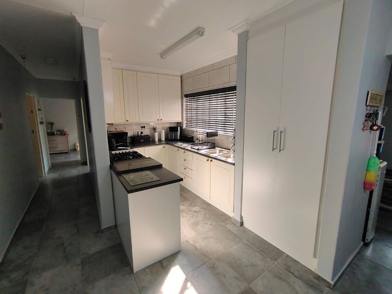 Stunning 2-Bedroom Home with Modern Upgrades - Photo 7