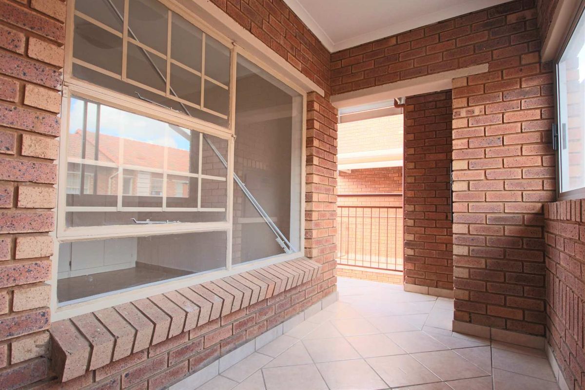 Loadshedding free area - A perfect lock up and go! - Photo 5