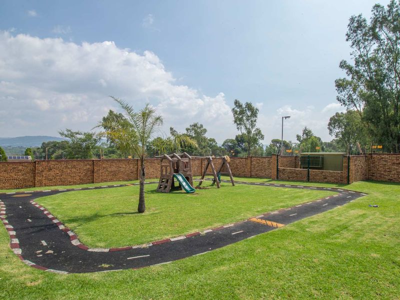 Your Dream 2-Bedroom Retreat with Mountain Views - Photo 4