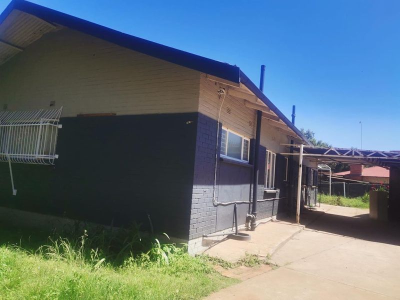 3 Bedroom House For Sale in Vanderbijlpark CE 1 - Photo 2