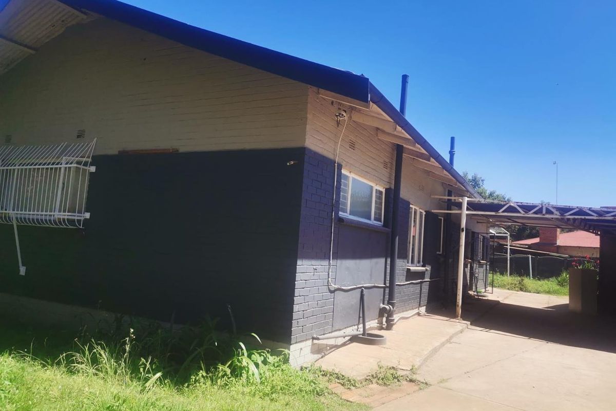 3 Bedroom House For Sale in Vanderbijlpark CE 1 - Photo 2