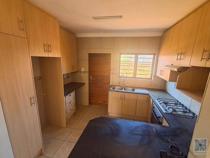 2 Bedroom House In Country Life Retirement Village - Photo 4