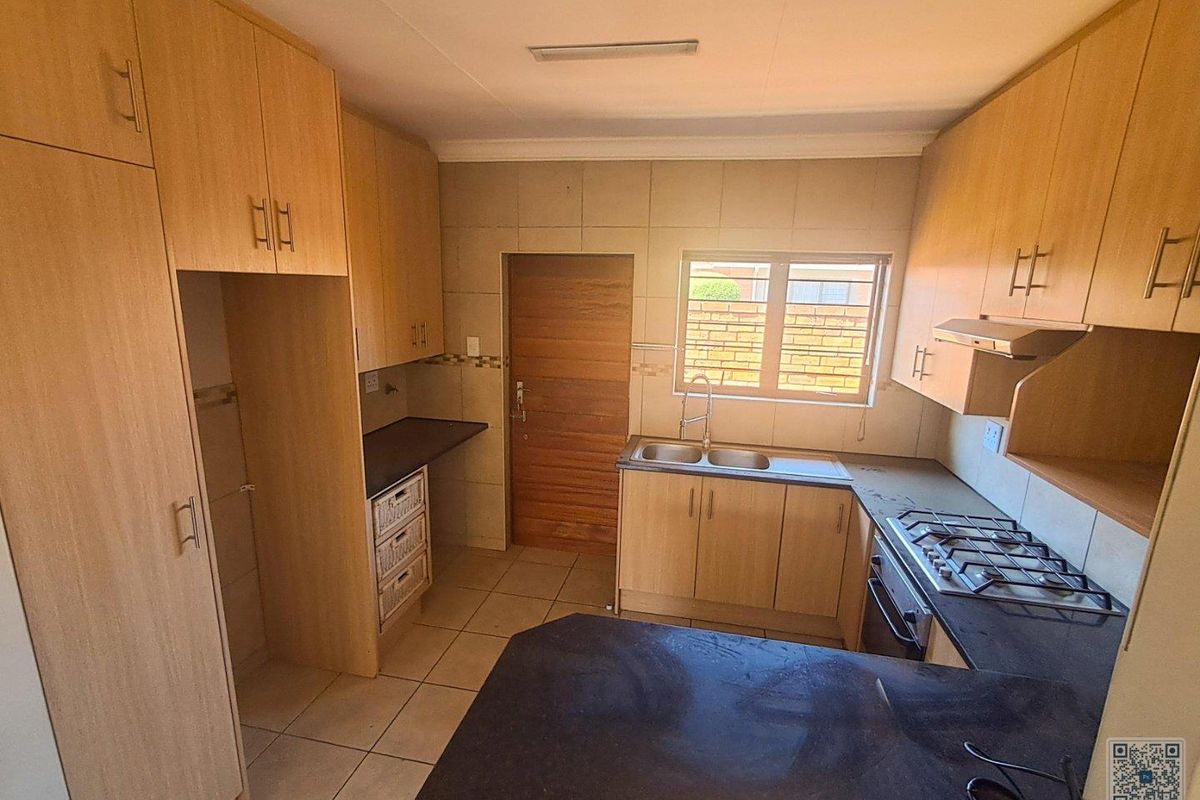 2 Bedroom House In Country Life Retirement Village - Photo 4