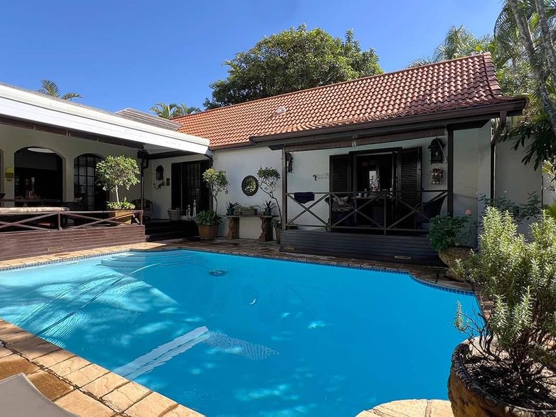 EXCLUSIVE 9 BEDROOM FULLY FURNISHED GUEST HOUSE OR LARGE FAMILY HOME IN PRIME UMHLANGA - Photo 10