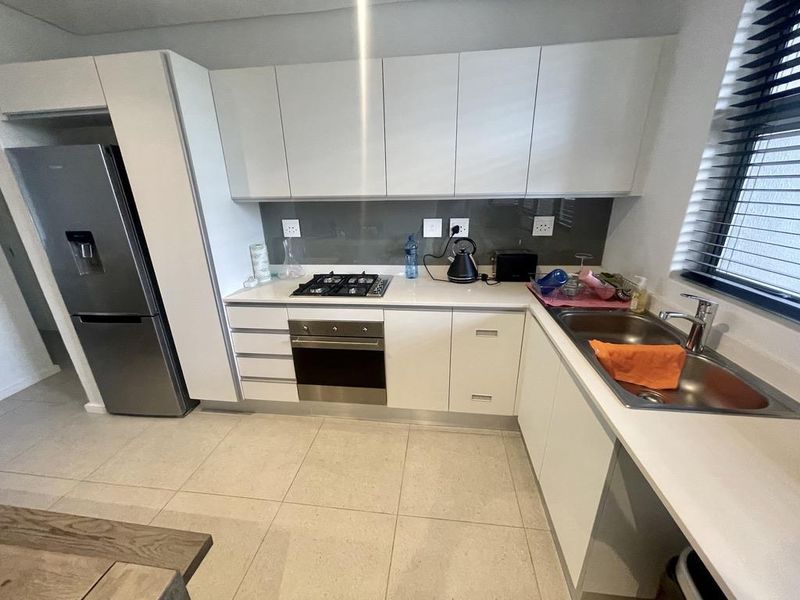 Hendra - Fully Furnished Luxury 2-Bedroom Apartment in Sibaya Precinct To Rent - Photo 5