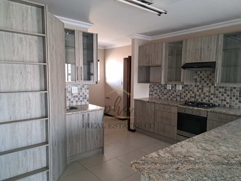 Walvis Bay: 4 Bedr Home with HUGE garage space is for Sale - Photo 8