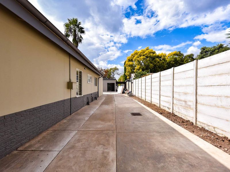 Newly renovated three bedroom home with a flatlet - Villieria - Photo 3
