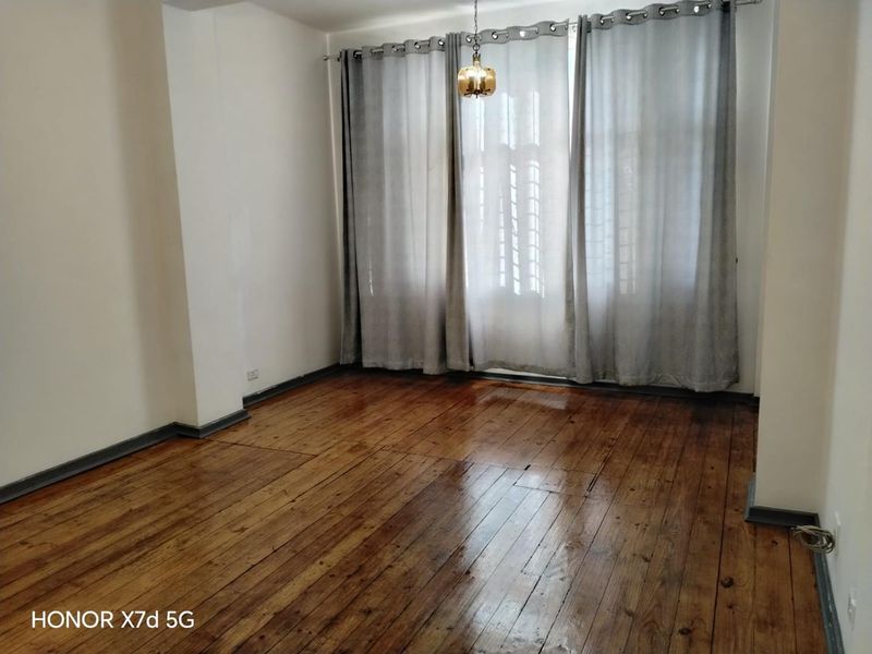 2 - bedroom, newly renovated beachfront apartment. - Photo 1