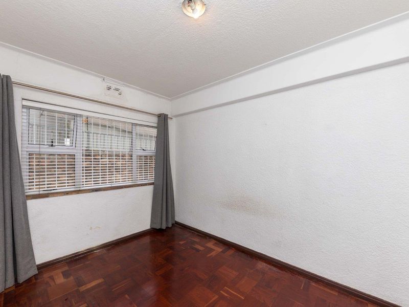 Outstanding Opportunity - Airbnb- & Pet Friendly,Spacious Garden Apartment with Garage - Photo 6