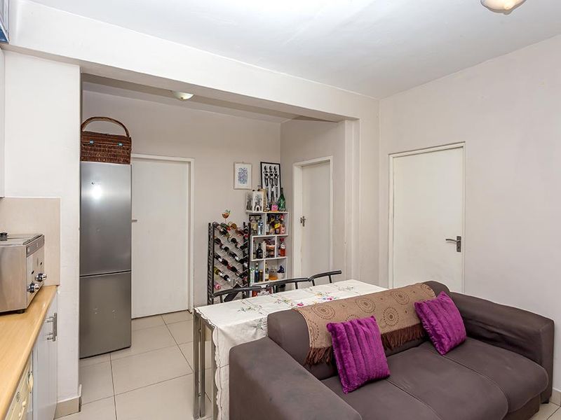 Two Bedroom Ground Floor Apartment - Photo 8