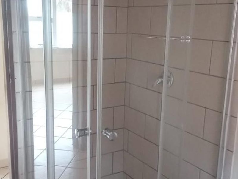 2 bedroom apartment in Kempton Park - Photo 3