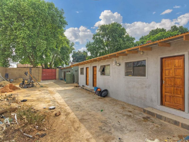 6 Bedroom investment property - Photo 3